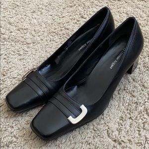Etienne Aigner 8.5 M pumps